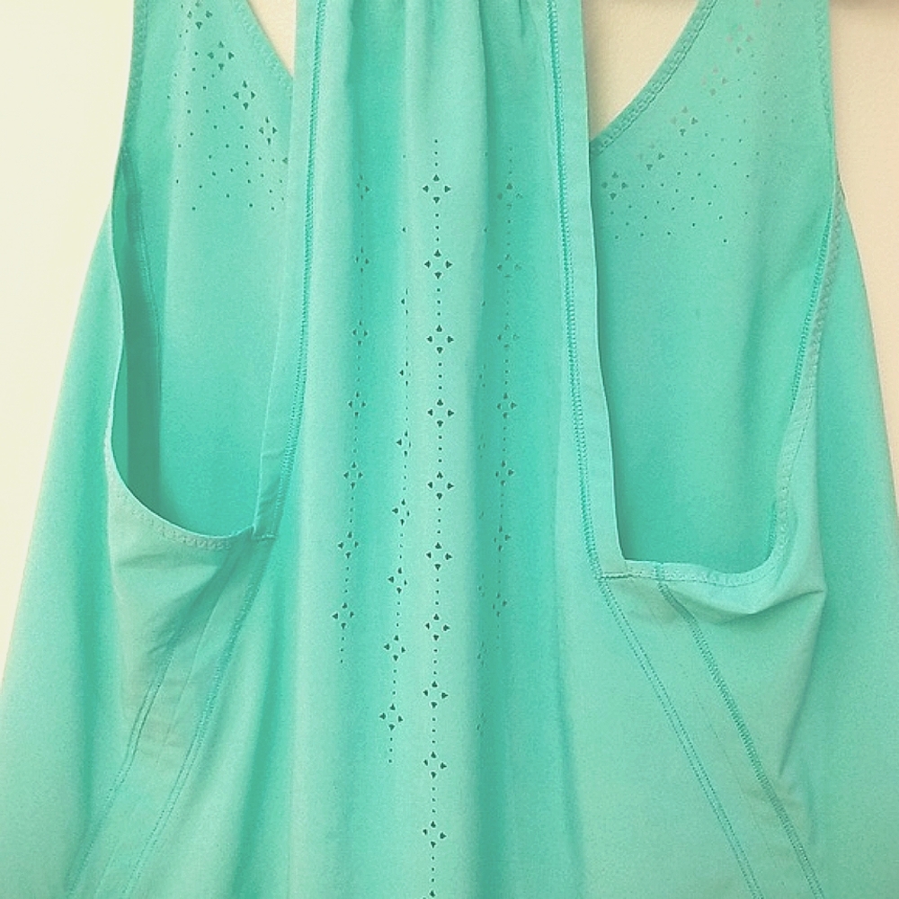 lululemon athletica Aqua Green V-Neck Athletic Tank - Picture 7 of 7